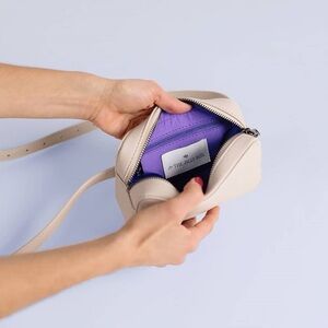 2023 Jilly Box Exclusive Ela Dove Pebble Micro Belt Bag